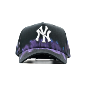vista frontal de la gorra dandy hats purp
